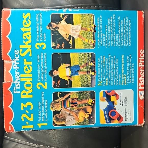 Fisher-Price • 1-2-3 Roller Skates - Picture 4 of 7